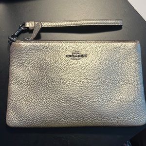 coach women’s wallet in the colour brown.